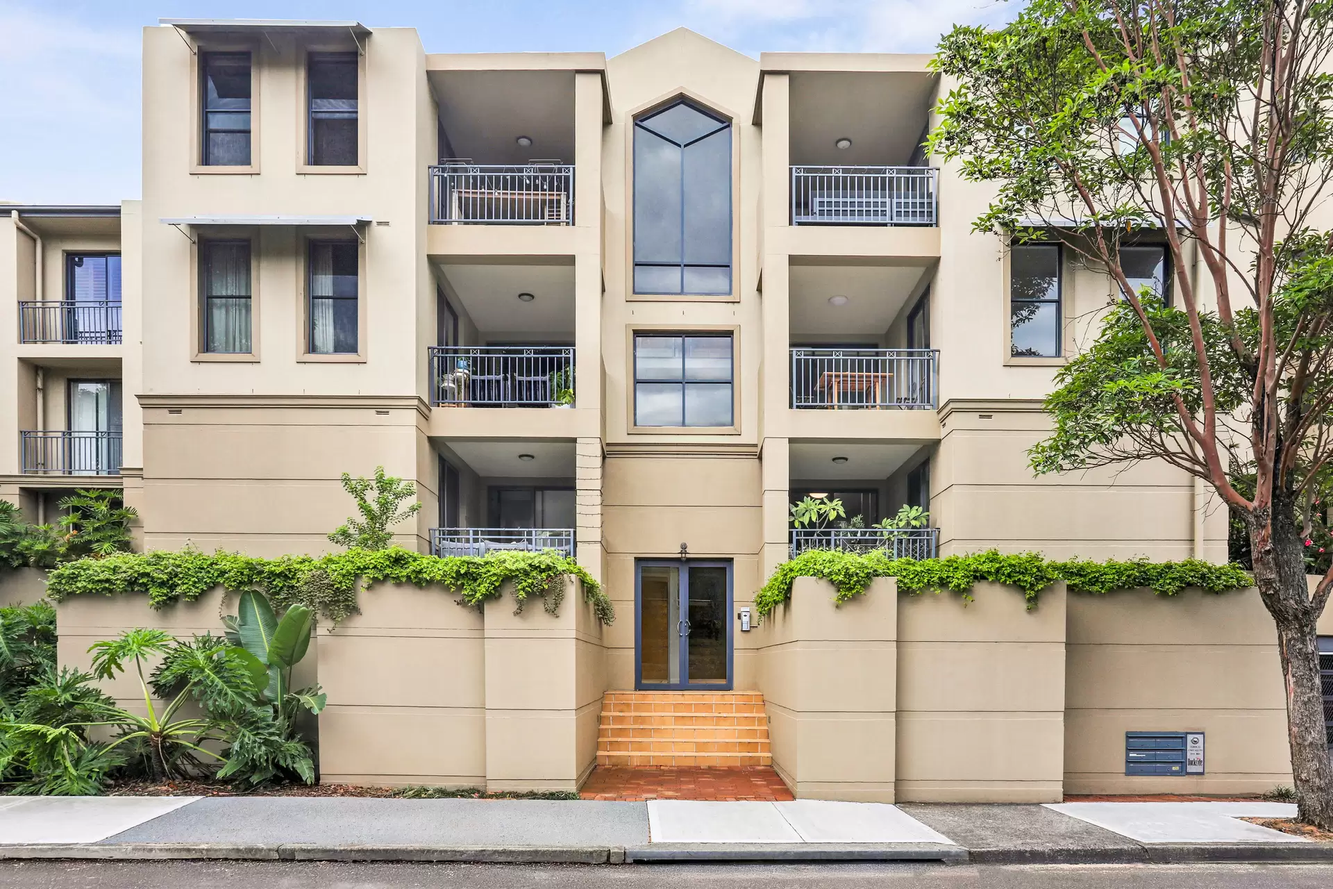 B18/1 Buchanan Street, Balmain Auction by Coopers Agency - image 1