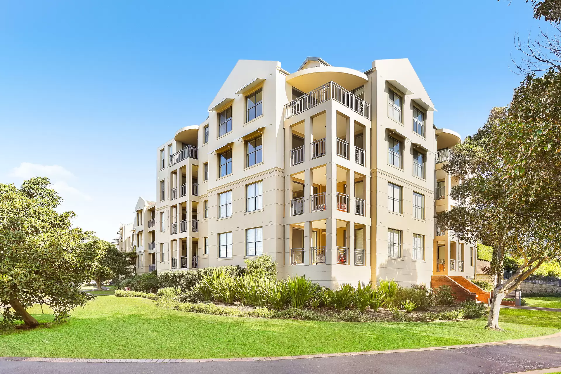 D14,1 Buchanan Street, Balmain Leased by Coopers Agency - image 1