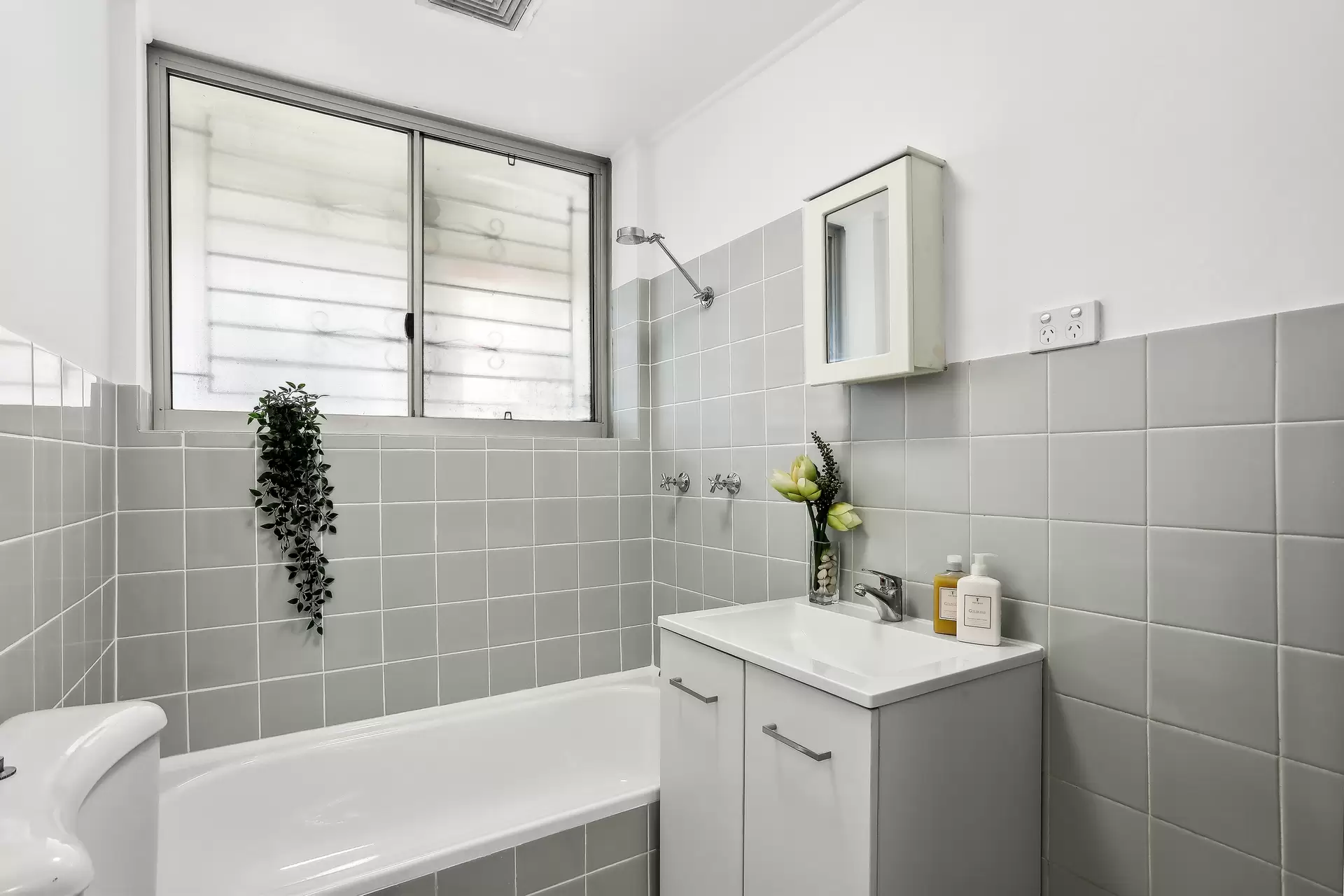 2/52 Hornsey Street, Rozelle Sold by Coopers Agency - image 1