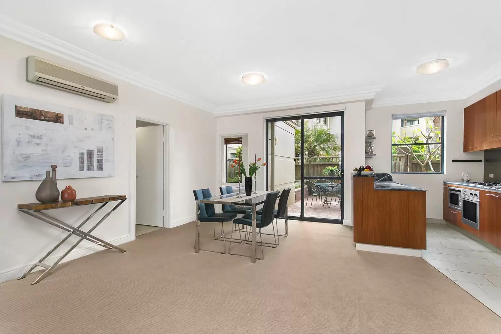 C13, 1 Buchanan Street, Balmain Sold by Coopers Agency - image 2